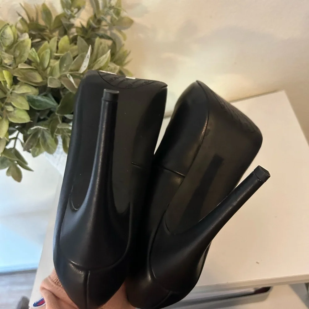 New BCBGeneration Women's Penni Platform In Black Size 8